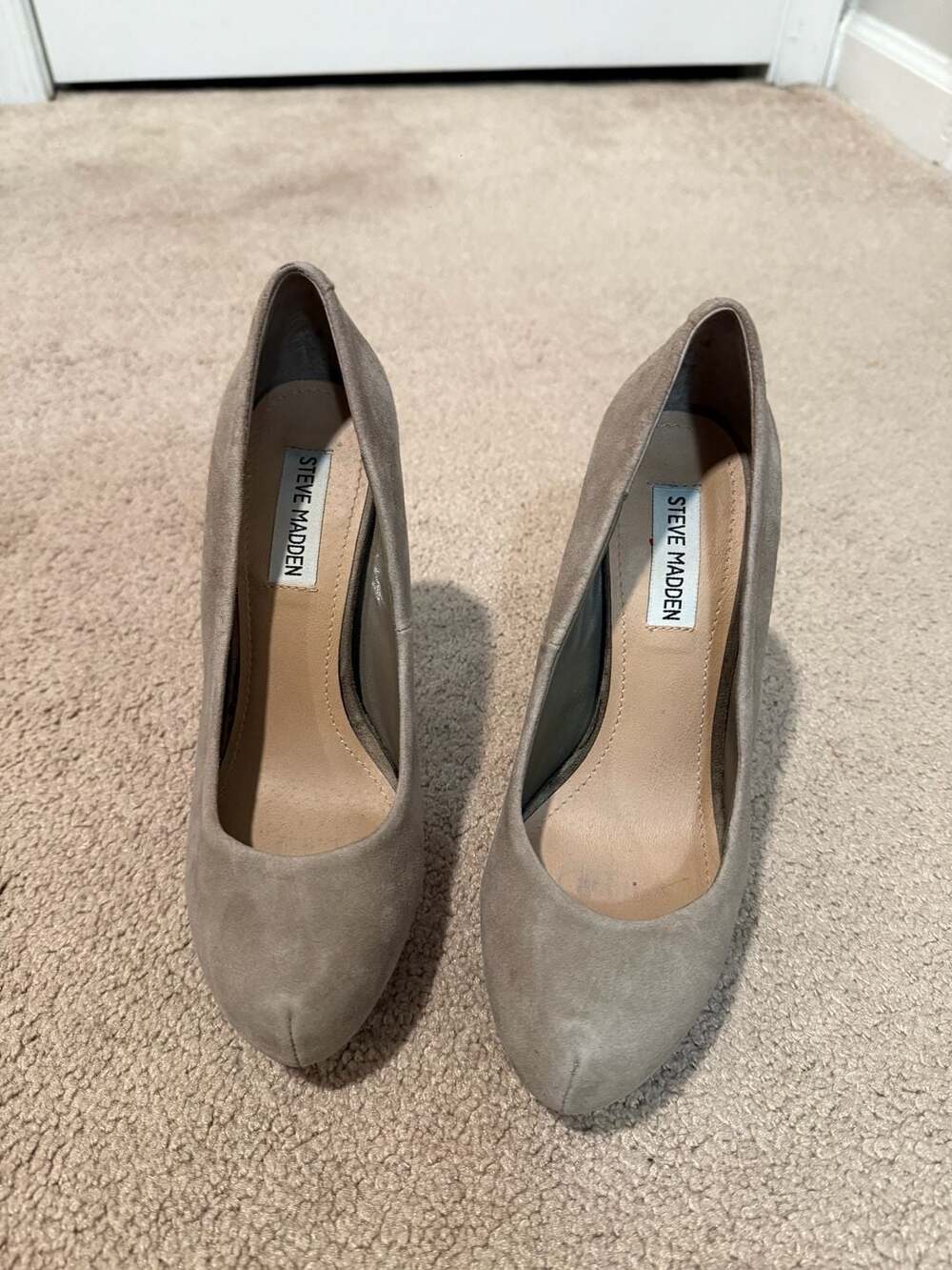 Steve Madden Traisie Size 7M Grey Suede Platform Heels Pumps